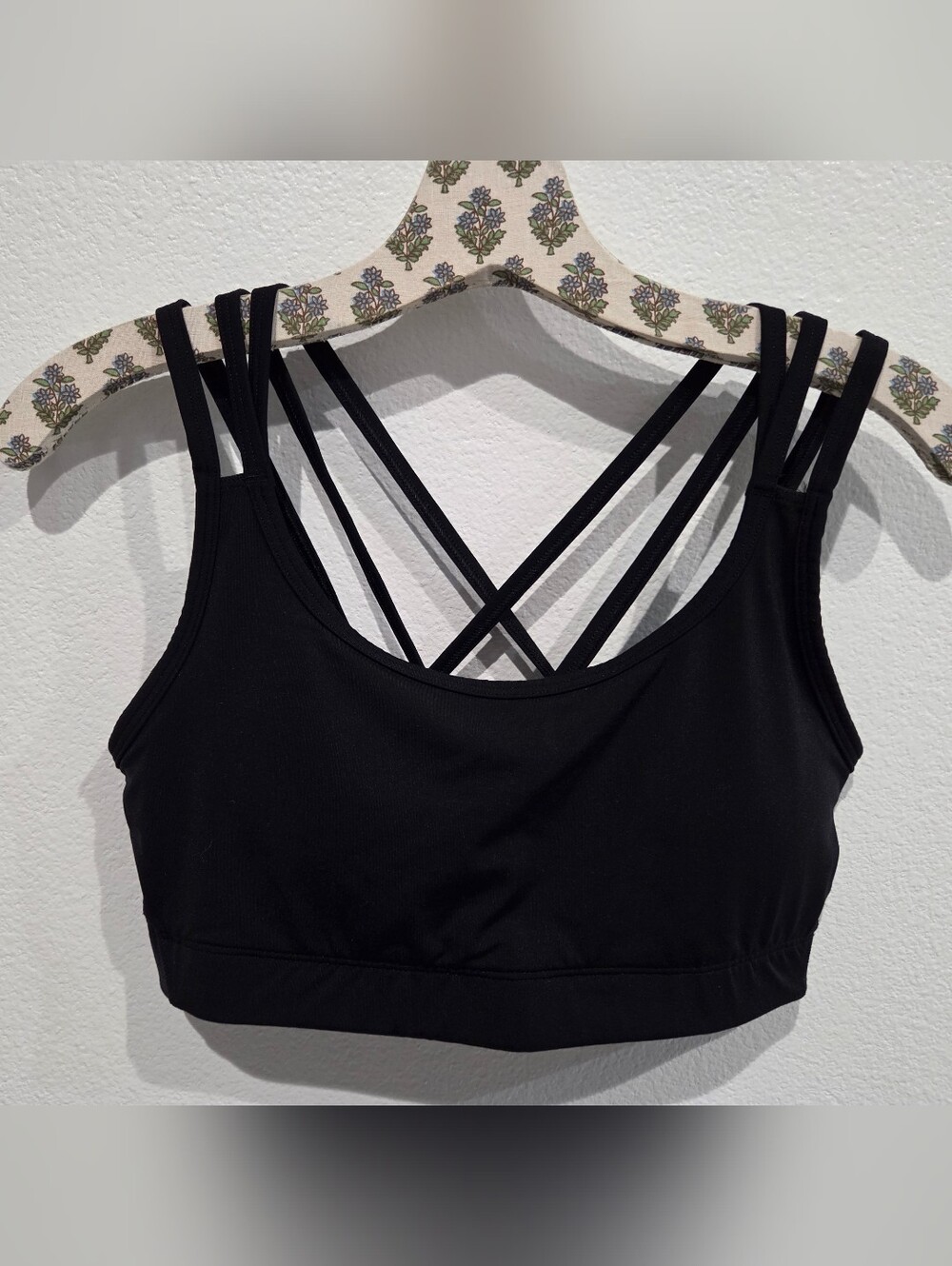 GapFit Medium Impact Black Multi-Strap Sports Bra - Medium